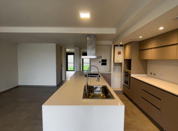 Casa · 145m² · 3 Ambientes · 2 Cocheras