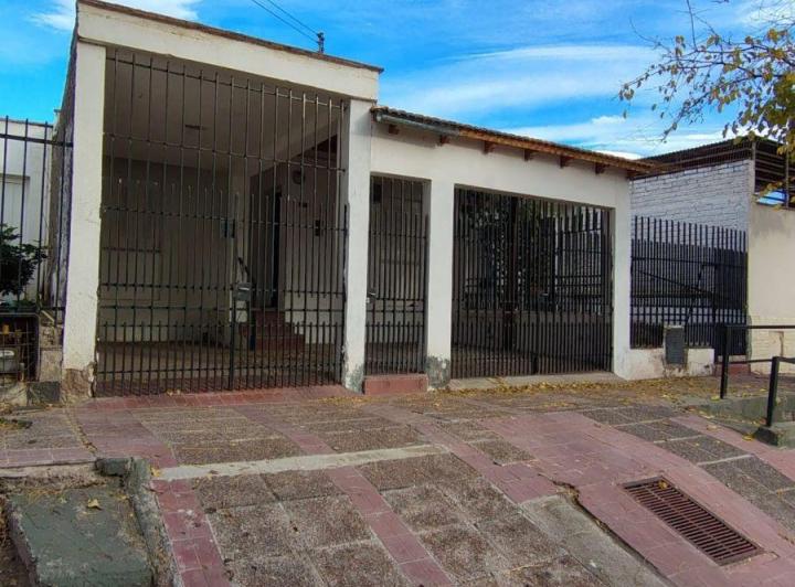 Casa · 150m² · 11 Ambientes · 2 Cocheras
