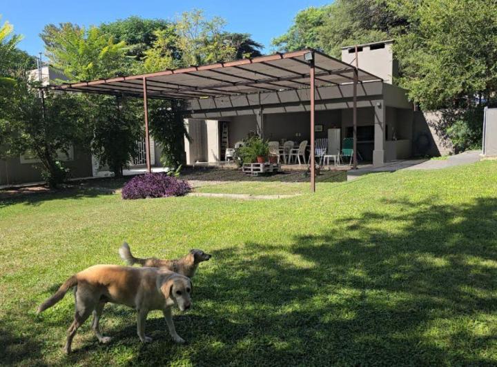 Casa · 300m² · 10 Ambientes · 2 Cocheras