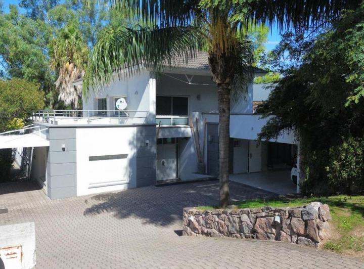 Casa · 365m² · 5 Ambientes
