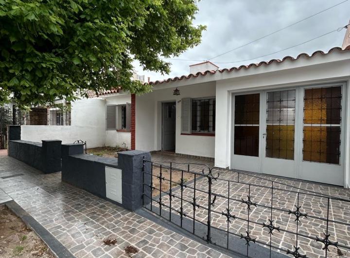 Casa · 106m² · 4 Ambientes · 2 Cocheras