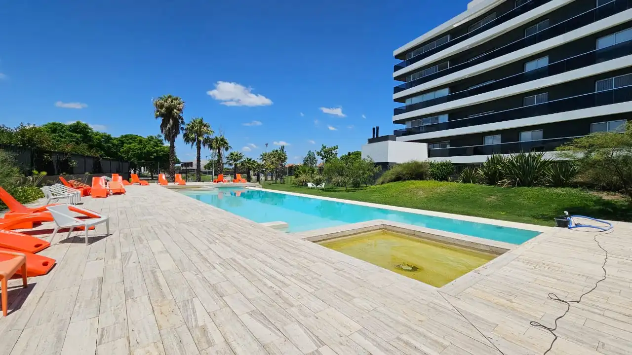 EN VENTA EXCELENTE.  Depto. de Categoría  En Complejo Zona Norte, 2 Dorm.