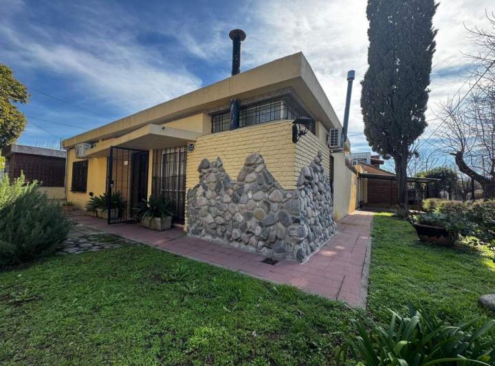 Casa · 142m² · 6 Ambientes · 2 Cocheras