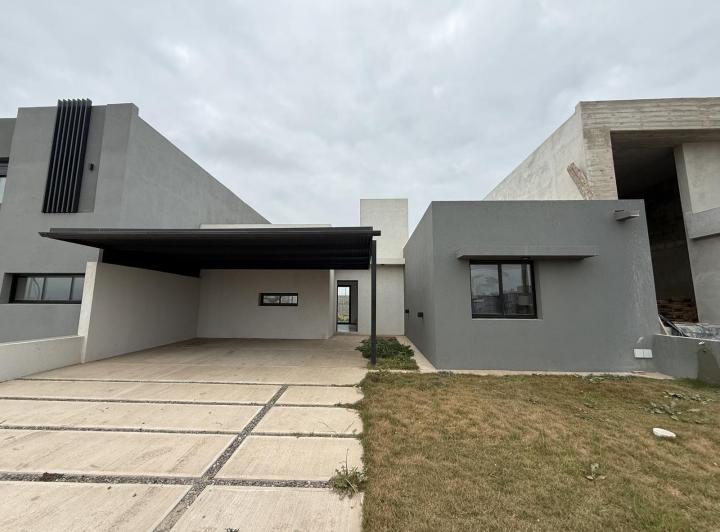 Casa · 160m² · 5 Ambientes · 2 Cocheras