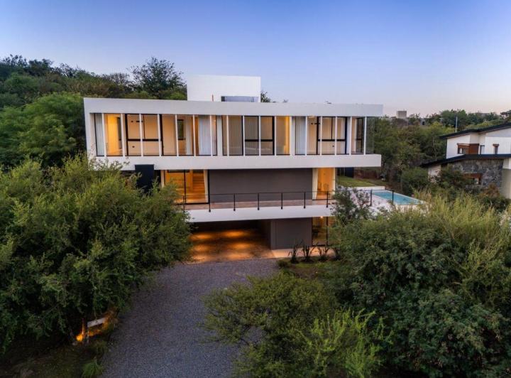 Casa · 650m² · 7 Ambientes · 3 Cocheras