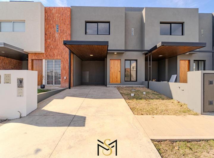 Casa · 110m² · 4 Ambientes · 2 Cocheras