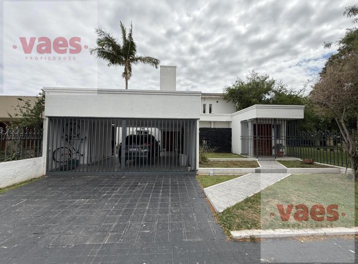 Casa · 275m² · 7 Ambientes · 2 Cocheras