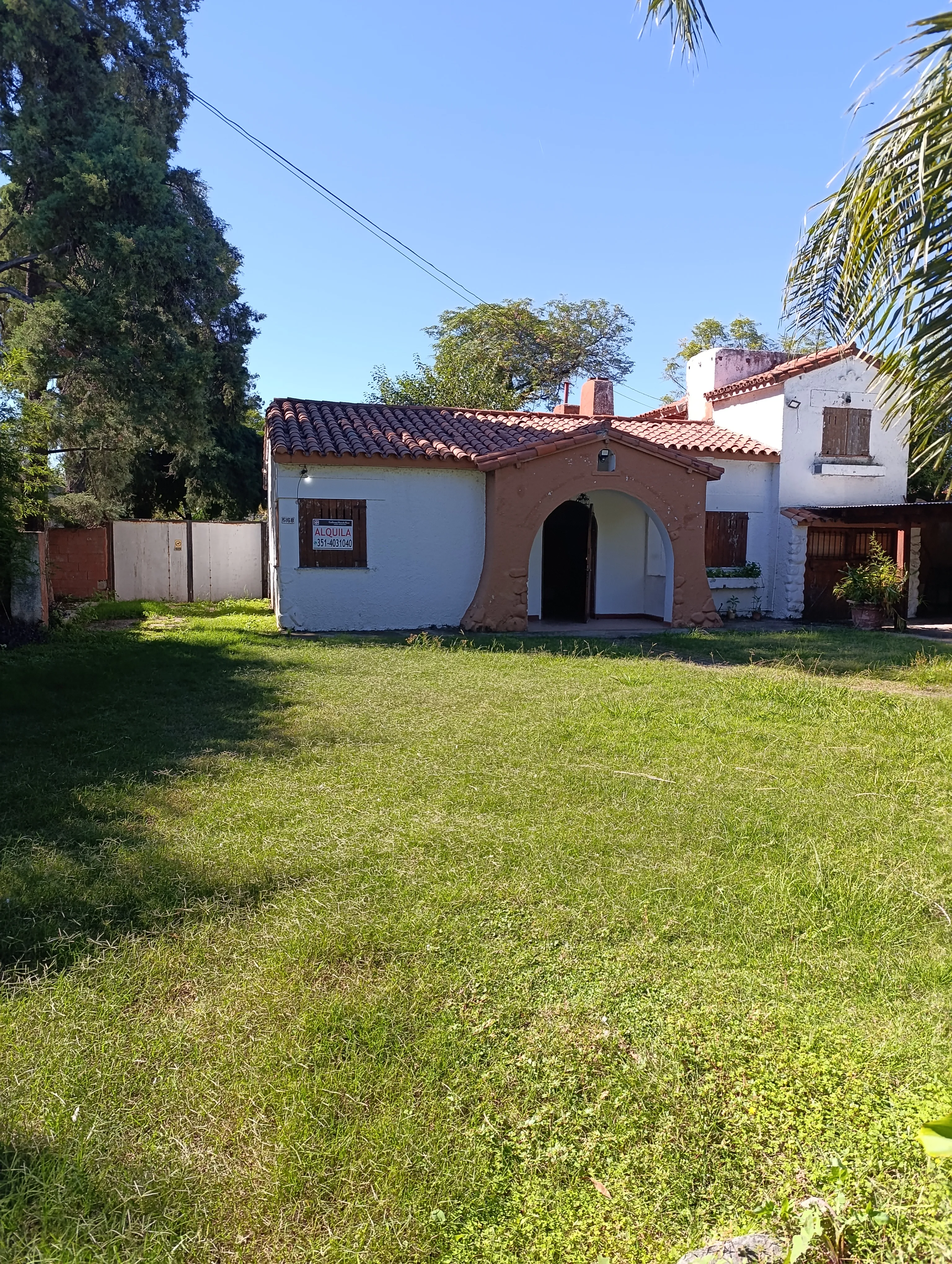 Rafael Nuñez 5168 casona 1000mts2 terreno 230mts2 cubiertos, uso comercial