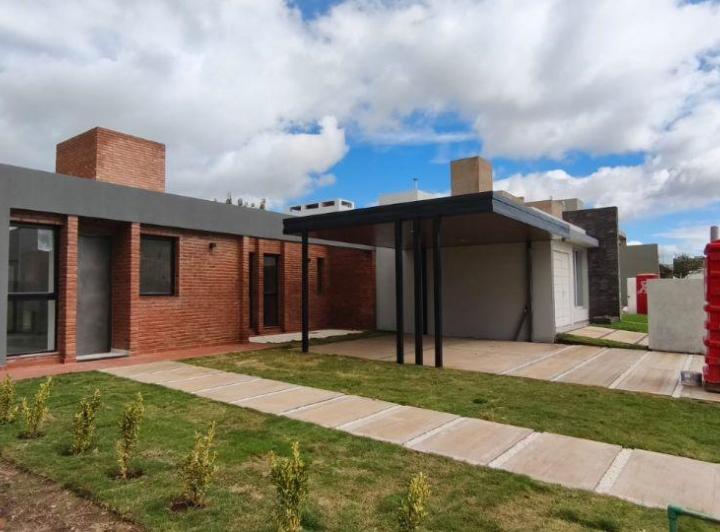 Casa · 150m² · 5 Ambientes · 2 Cocheras