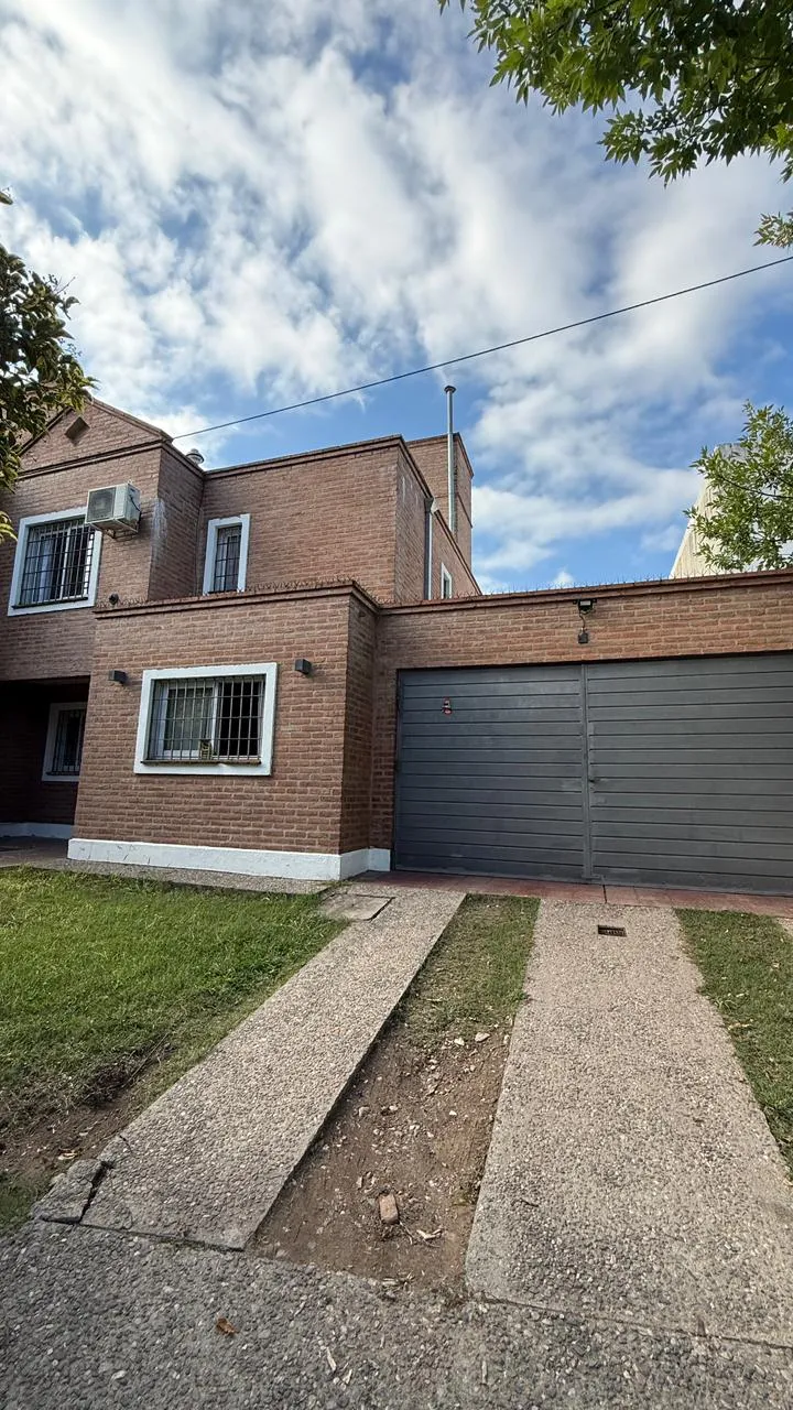 CASA EN VENTA TRES DORMITORIOS| GRANJA DE FUNES | CALIDAD, CONFORT  Y COMODIDAD