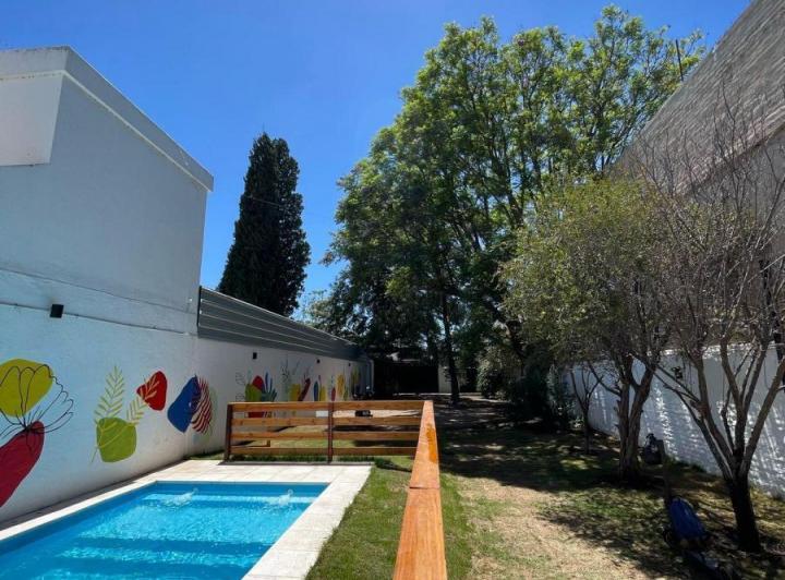 Casa · 35m² · 1 Ambiente · 4 Cocheras