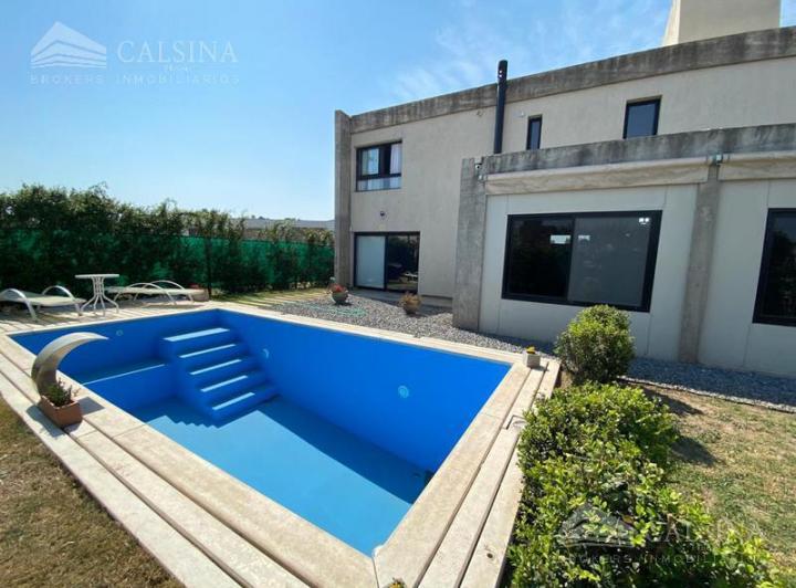 Casa · 380m² · 3 Dormitorios · 3 Cocheras