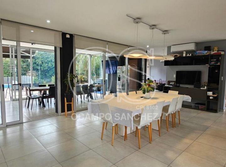 Casa · 420m² · 7 Ambientes · 4 Cocheras