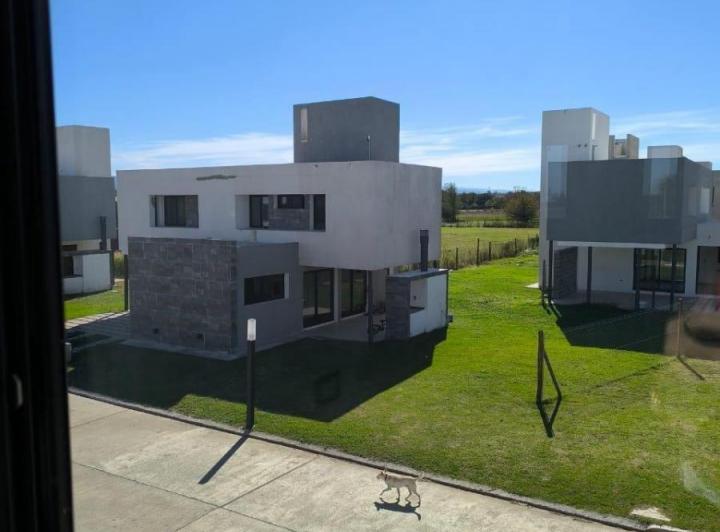 Casa · 148m² · 6 Ambientes