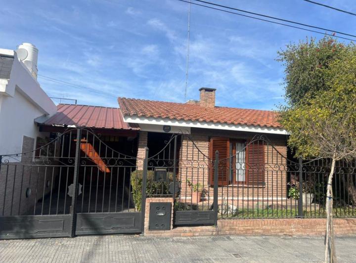 Casa · 179m² · 10 Ambientes · 1 Cochera