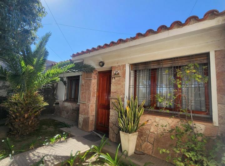 Casa · 128m² · 6 Ambientes · 2 Cocheras