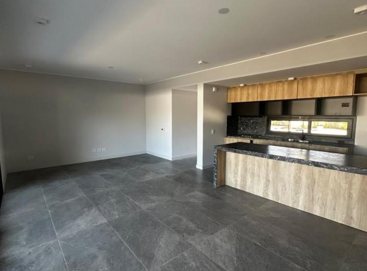 Casa · 130m² · 5 Ambientes · 2 Cocheras