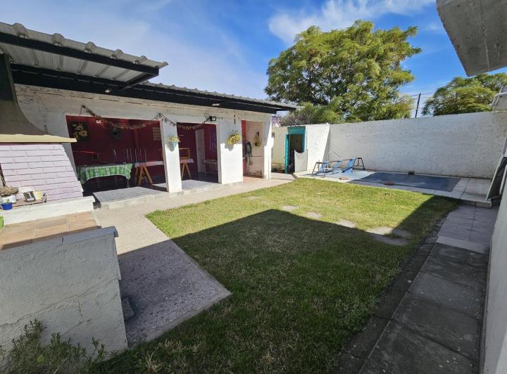 Casa · 140m² · 4 Ambientes · 2 Cocheras
