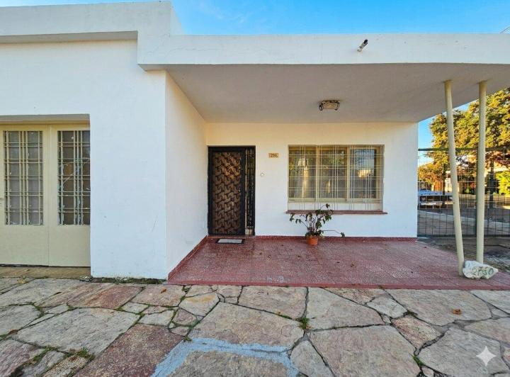 Casa · 179m² · 4 Ambientes · 2 Cocheras