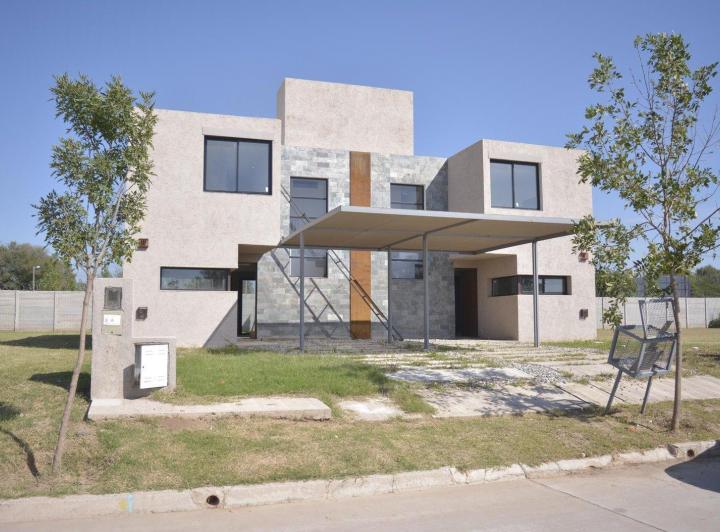 Casa · 105m² · 6 Ambientes · 1 Cochera