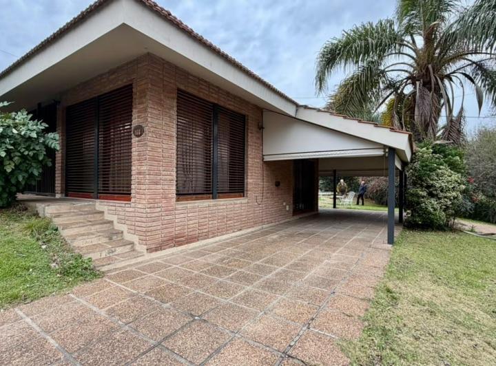 Casa · 200m² · 6 Ambientes · 3 Cocheras