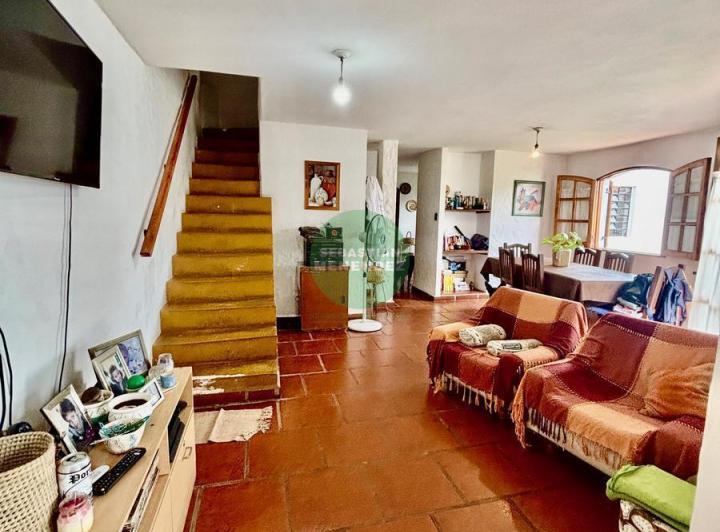 Casa · 385m² · 7 Ambientes · 4 Cocheras