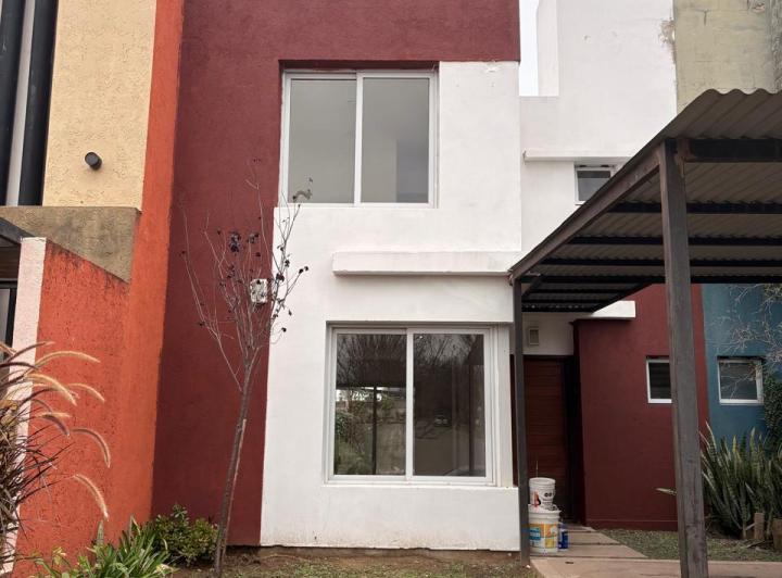Casa · 150m² · 9 Ambientes · 1 Cochera