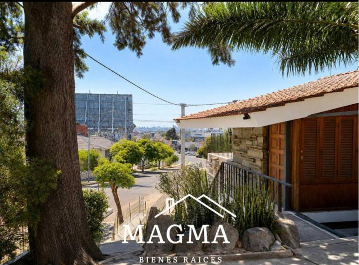 Casa · 259m² · 7 Ambientes · 2 Cocheras