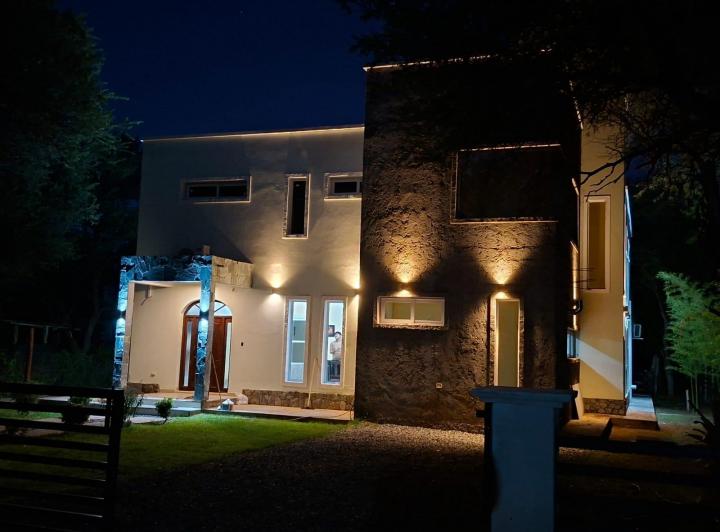 Casa · 300m² · 6 Dormitorios