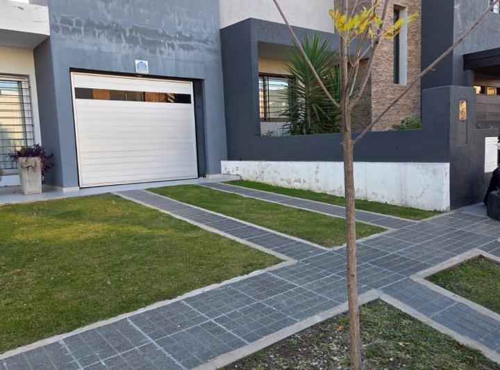Casa · 133m² · 2 Dormitorios · 1 Cochera