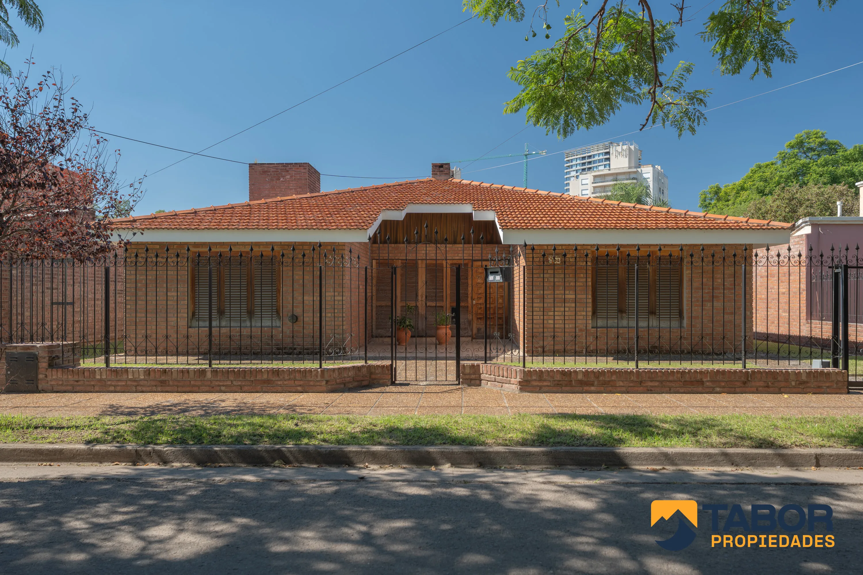 Venta | Casa toda PLANTA BAJA en Tablada Park | 4 dormitorios, gran Patio y quincho  | Apta Credito