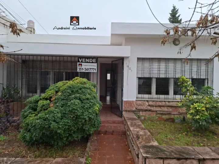 Barrio Maipú 2° Sección -  ideal para familias que buscan comodidad y buena distribución.