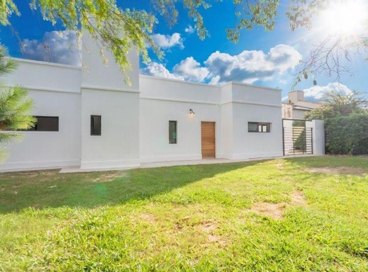Casa · 105m² · 3 Ambientes · 2 Cocheras
