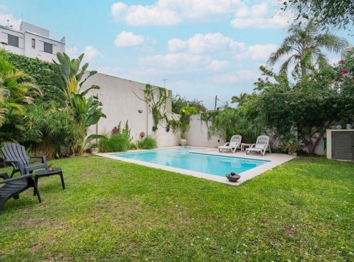 Casa · 376m² · 5 Ambientes · 1 Cochera