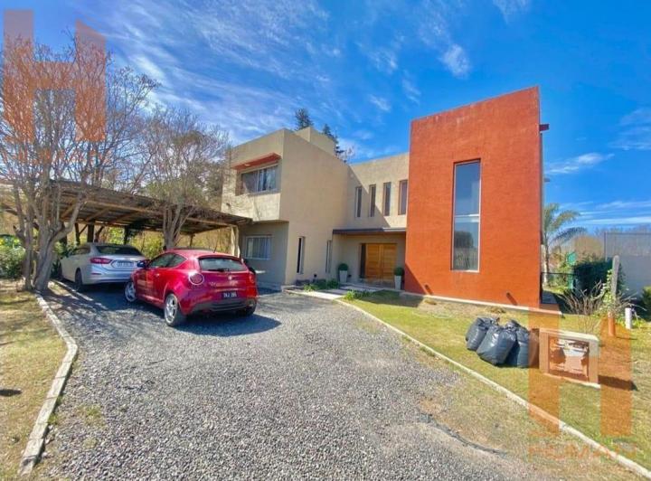 Casa · 325m² · 5 Ambientes · 2 Cocheras