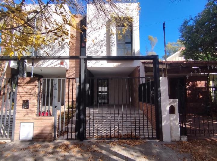 Casa · 120m² · 5 Ambientes · 1 Cochera