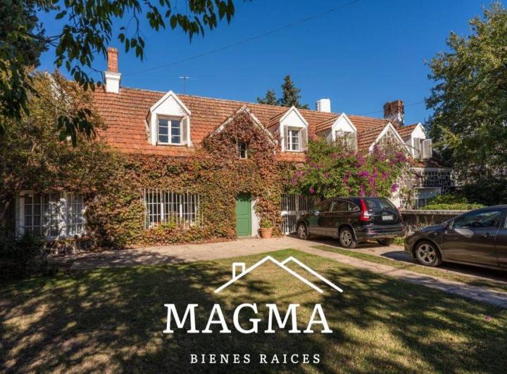 Casa · 360m² · 6 Ambientes · 1 Cochera