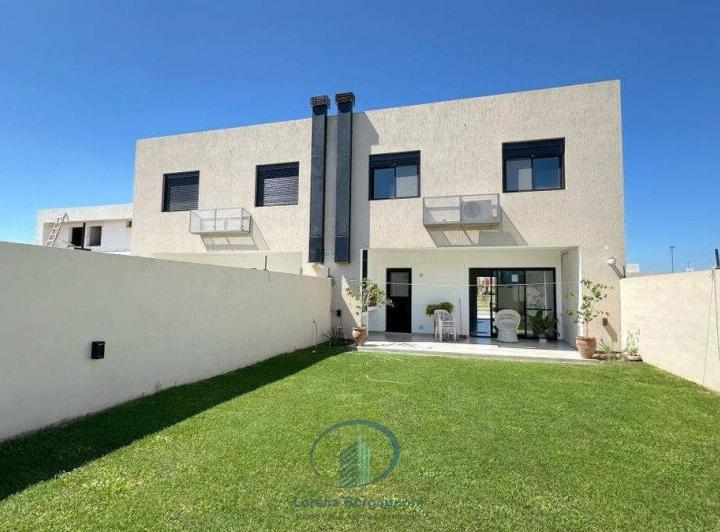 Casa · 163m² · 5 Ambientes · 1 Cochera