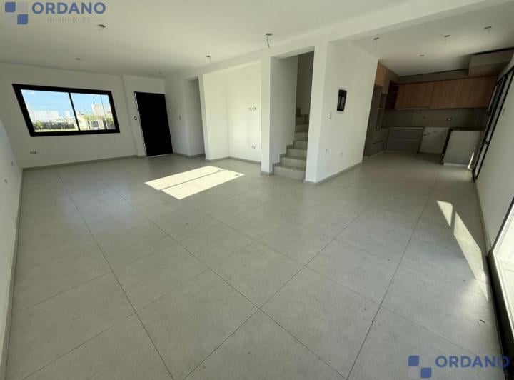 Casa · 180m² · 6 Ambientes · 2 Cocheras