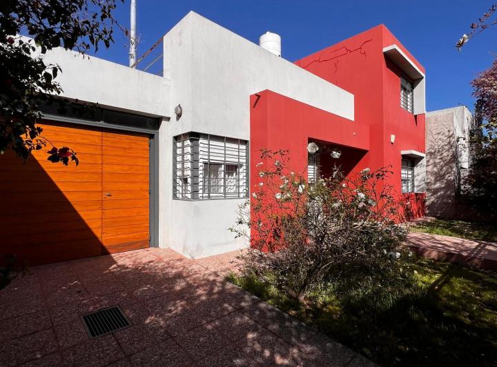 Casa · 250m² · 9 Ambientes