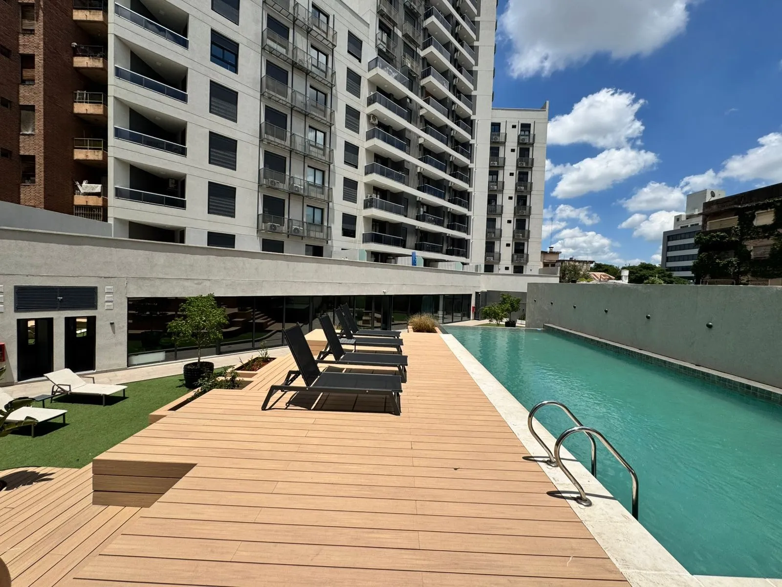 NUEVA CBA: Betania Plaza: Amb. Olmos 1090 - 1 Dorm de Categoria - Amenities
