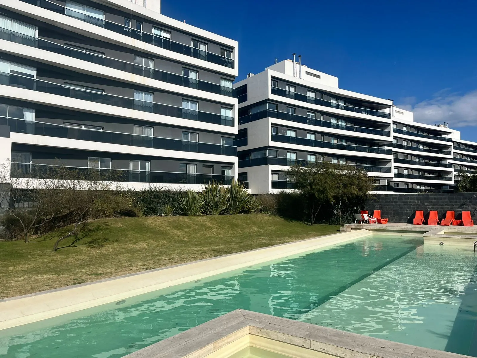 UBICACIÓN PRIVILEGIADA Y SEGURIDAD - Espectacular en exclusivo complejo SUMMUN