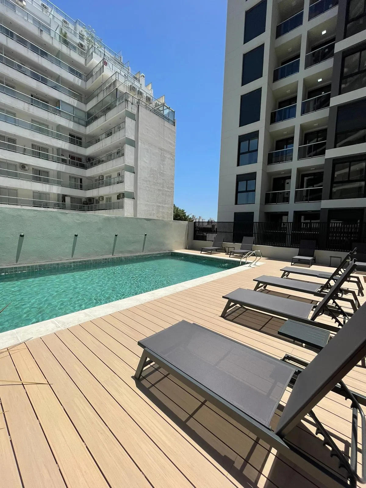 BETANIA PLAZA: DEPARTAMENTO 1 DORMITORIO- EDIFICIO DE CATEGORIA