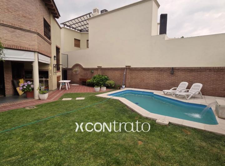 Casa · 273m² · 6 Ambientes · 2 Cocheras