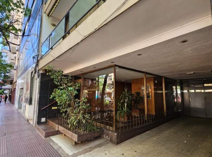 Departamento · 216m² · 7 Ambientes · 1 Cochera