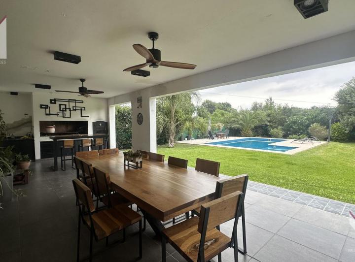 Casa · 406m² · 6 Ambientes · 4 Cocheras