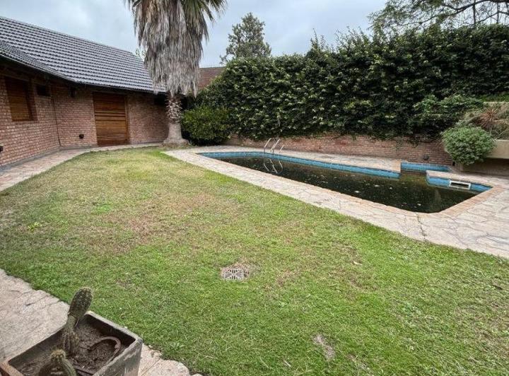 Casa · 535m² · 8 Ambientes · 2 Cocheras
