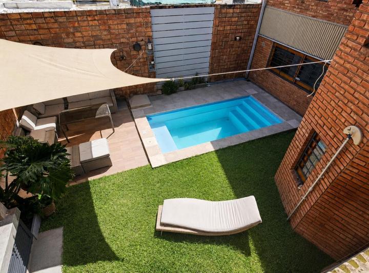 Casa · 306m² · 8 Ambientes · 2 Cocheras