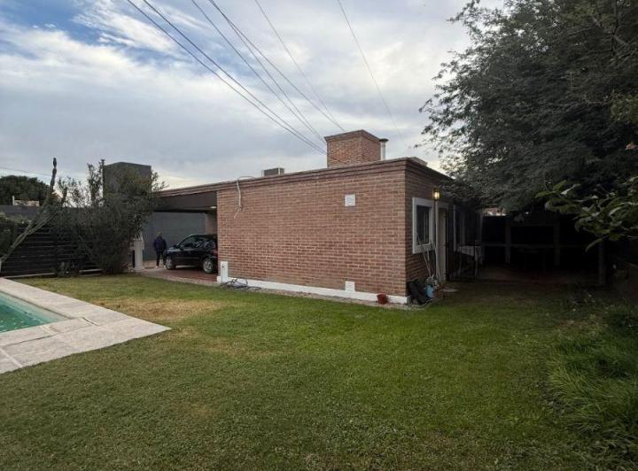 Casa · 145m² · 6 Ambientes · 1 Cochera