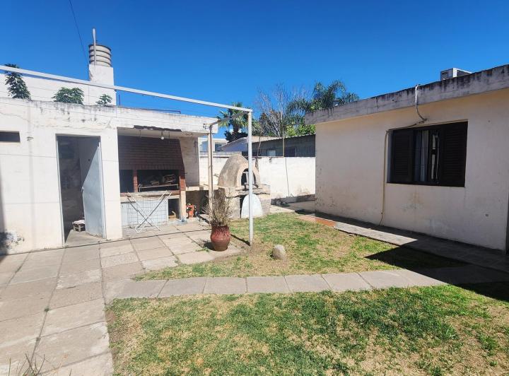 Casa · 223m² · 5 Dormitorios · 1 Cochera